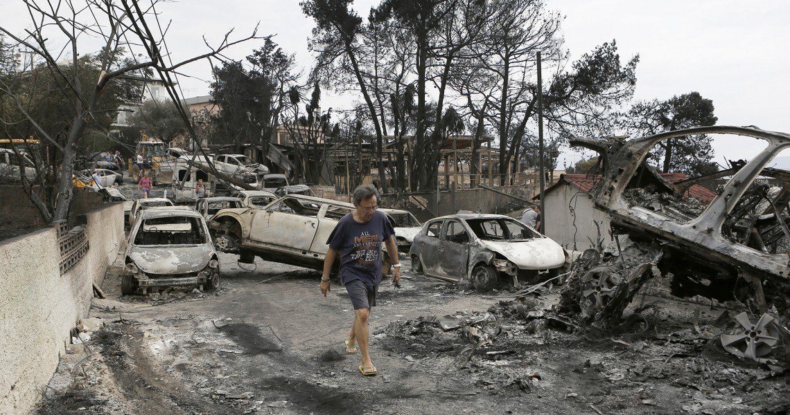 Φονικές πυρκαγιές: Ο Πάνος Καμμένος στις πληγείσες περιοχές (vid)