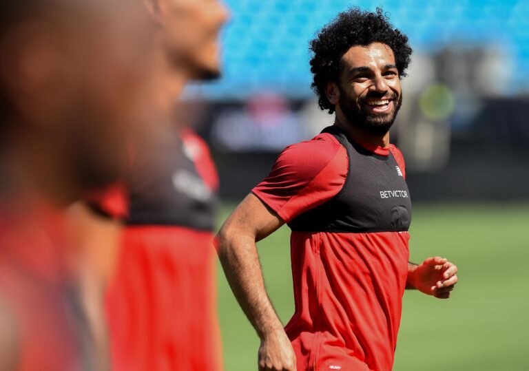 Ο Φάουλερ πήρε συνέντευξη στον Σαλάχ με… περούκα Σαλάχ! (vid)