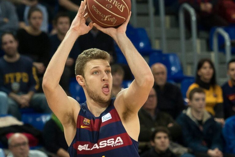 Ετοιμος να πιάσει λιμάνι ο Βεζένκοφ