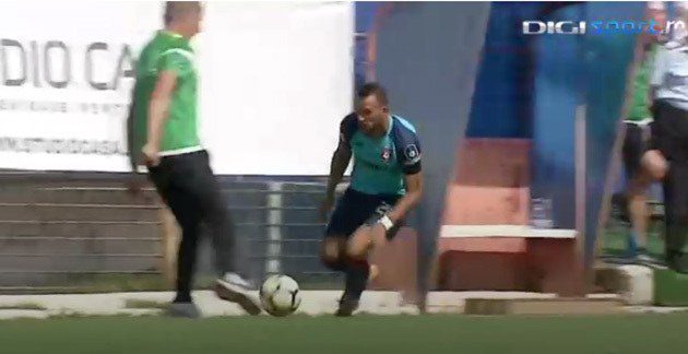 Προπονητής έκανε τάκλιν σε παίκτη και αποβλήθηκε! (vid)