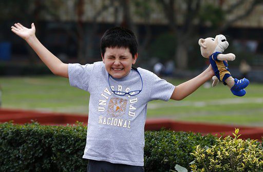 O Κάρλος θα πάει στο Πανεπιστήμιο, μόνο που ο Κάρλος είναι …12 (pics&vid)