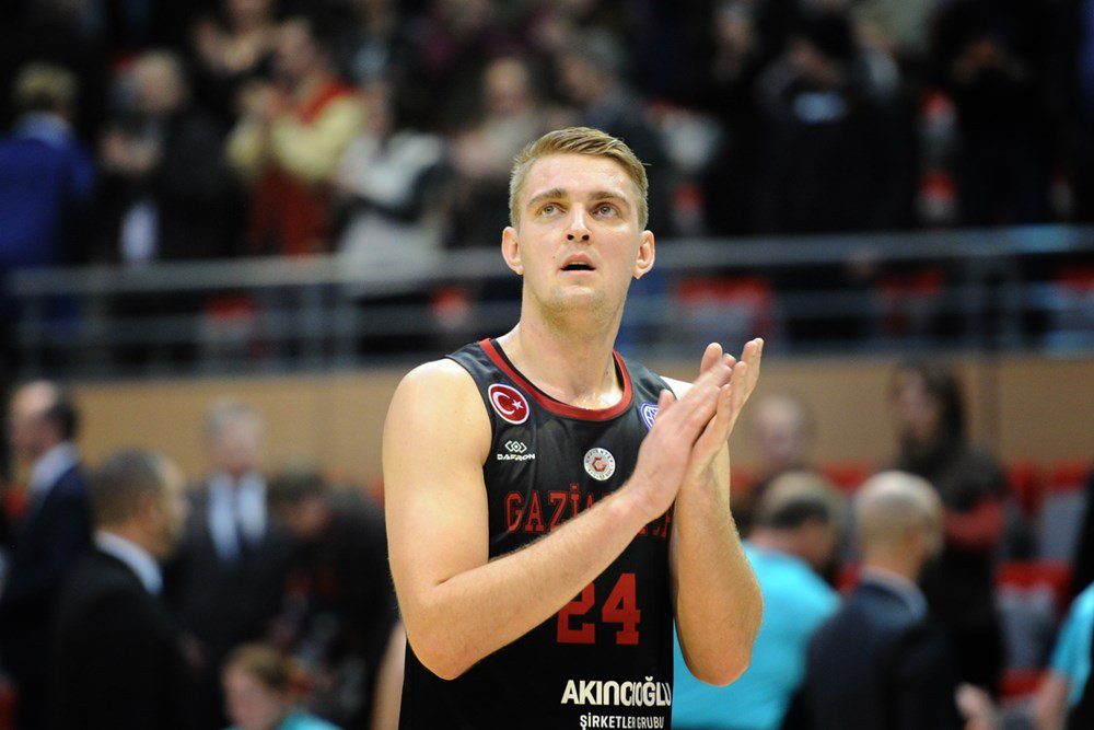 Ο Λετονός Φρεϊμάνις στον Ήφαιστο