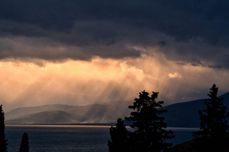 Σποραδικές καταιγίδες την Κυριακή