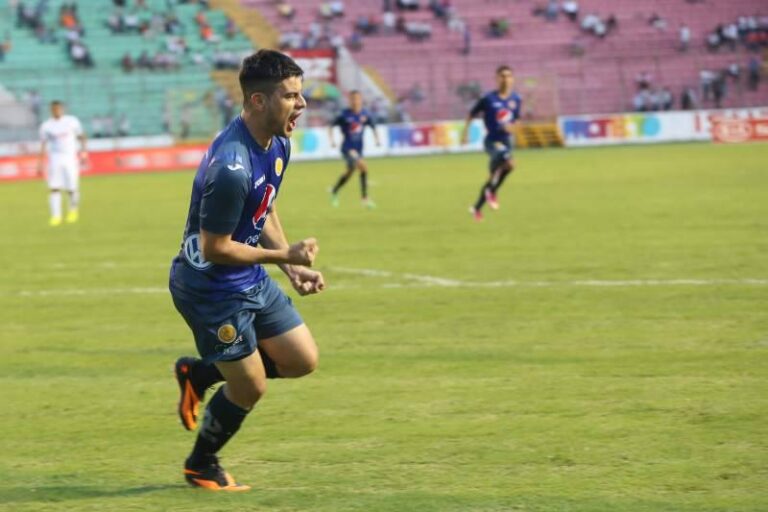 Ανεβαίνει του Λομπάρντι στον Απόλλωνα Σμύρνης