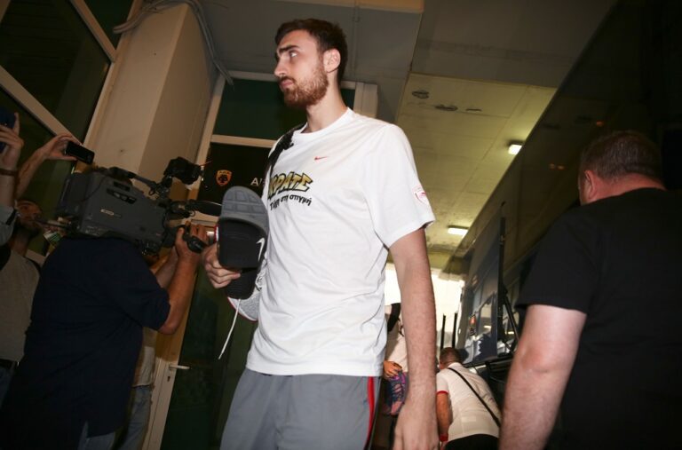 Το «ερυθρόλευκο» ποστάρισμα του Νίκολα Μιλουτίνοφ (pic)