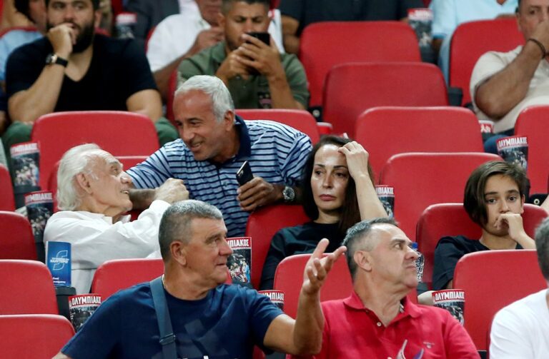 Στο Καραϊσκάκη ο Τσοχατζόπουλος και η Σταμάτη (pics)