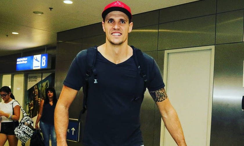 Γκάβιν Σμιτ: Εφτασε στην Ελλάδα – Περνάει από εξετάσεις