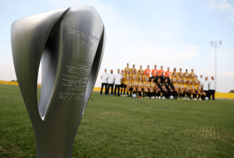 “Σενιαρίσματα” και… ποδαράκια στην φωτογράφιση της ΑΕΚ