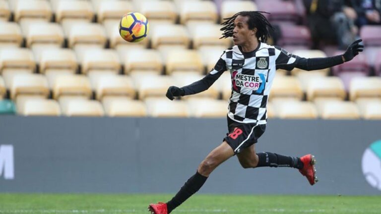 Απόσταση στο οικονομικό με Κούτσα