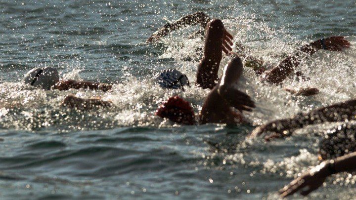 Ο γύρος των Σπετσών με… Swim Around
