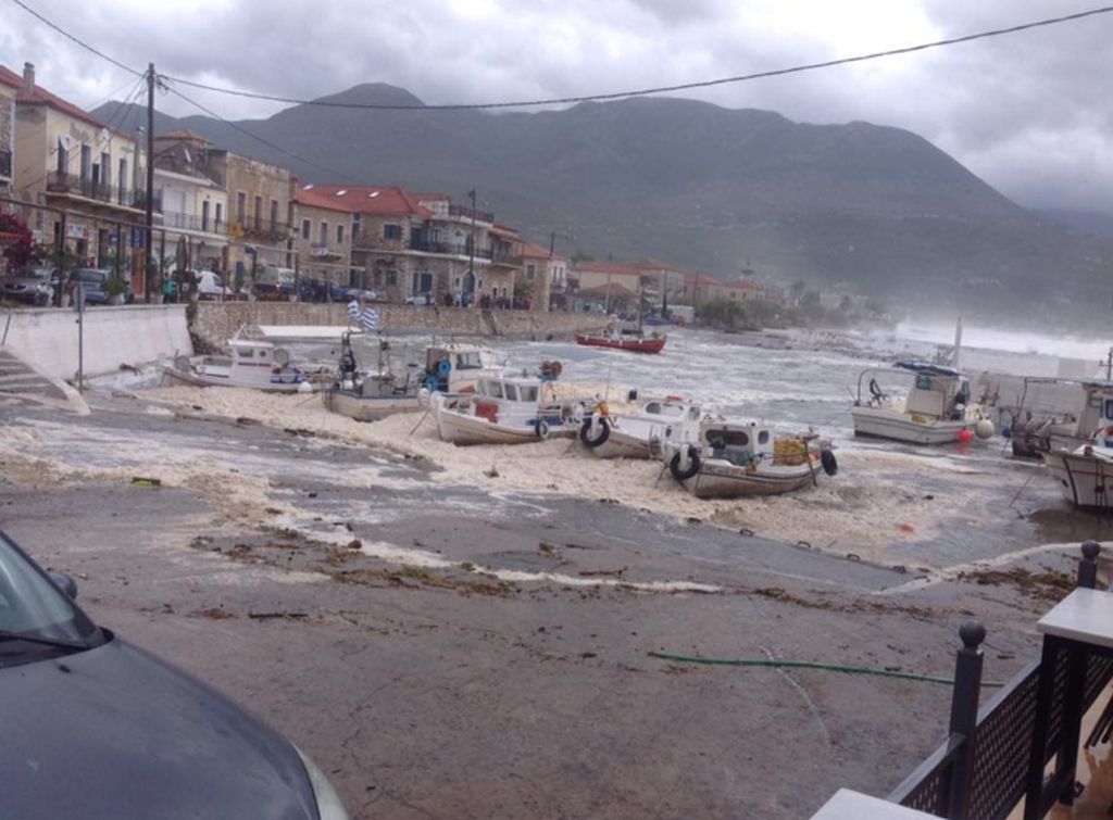 «Είναι η βροχή από τον ‘Ζορμπά’ ή σας φτύνουν όλοι οι Έλληνες;»