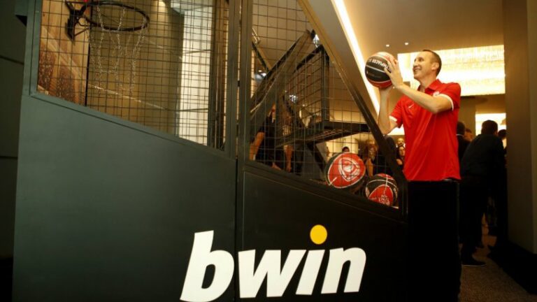 Ντέιβιντ Μπλατ: «Θα παρουσιάσω κάτι καλό στον Ολυμπιακό»