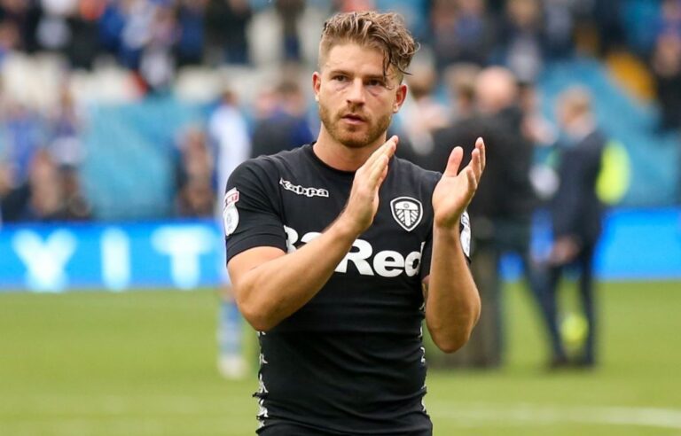 Παίκτης της Λιντς πήγε σε μπαρ με την εμφάνιση της ομάδας (pic)