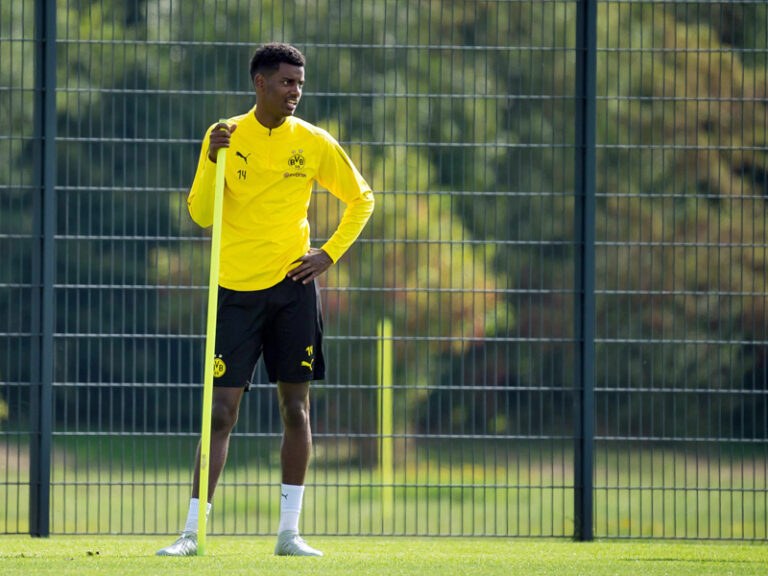 Ντόρτμουντ: «Κόπηκε» στο… αεροδρόμιο ο Ισάκ