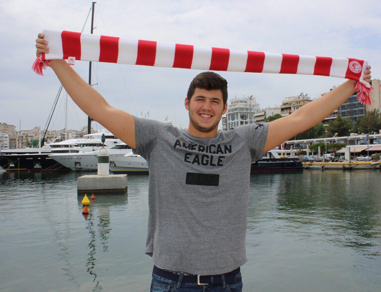 Ο Κάκαρης υπέγραψε στον Ολυμπιακό