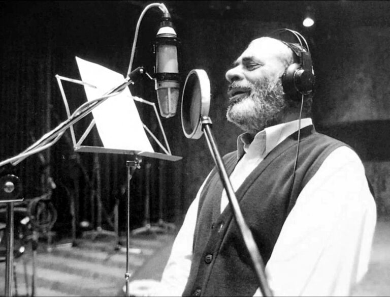 Στέλιος Καζαντζίδης: Η φωνή της σύγχρονης Ελλάδας