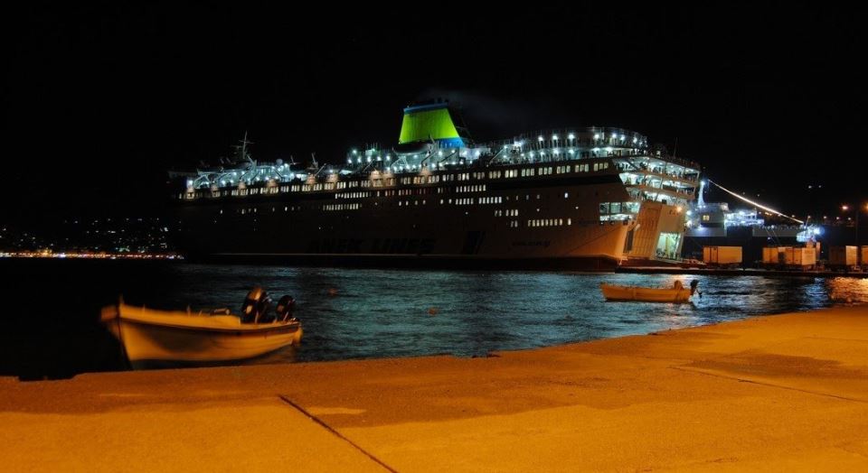 Συγκρούστηκαν πλοία στο λιμάνι του Πειραιά