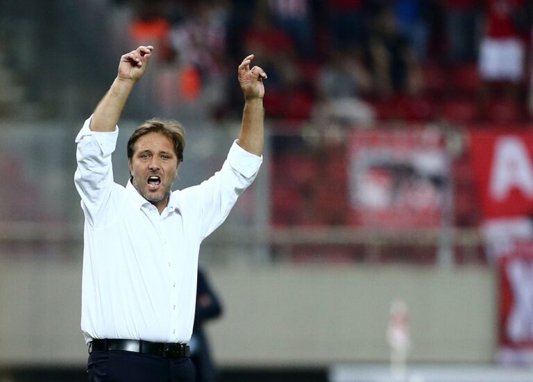 Μαρτίνς: «Υπολογίζω όλους τους ποδοσφαιριστές»