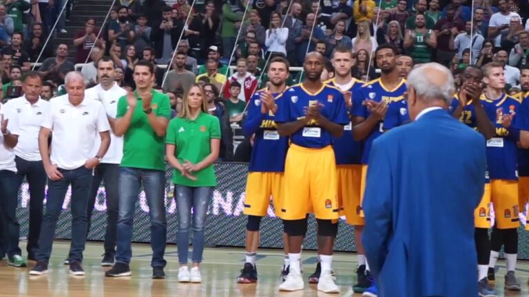 Το πιο σημαντικό λάβαρο στην οροφή του ΟΑΚΑ (vid)