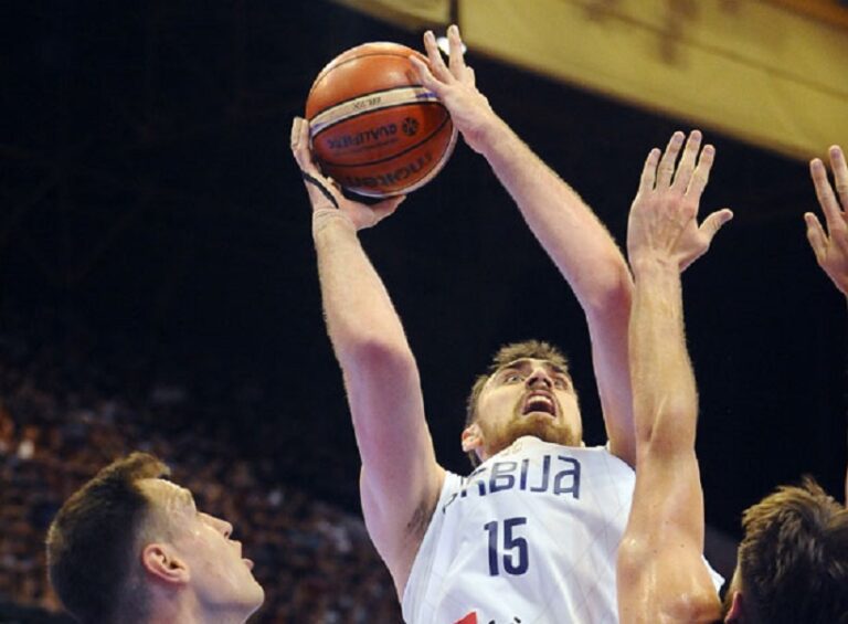 Μιλουτίνοφ: «Είμαστε φαβορί κόντρα στην Ελλάδα»