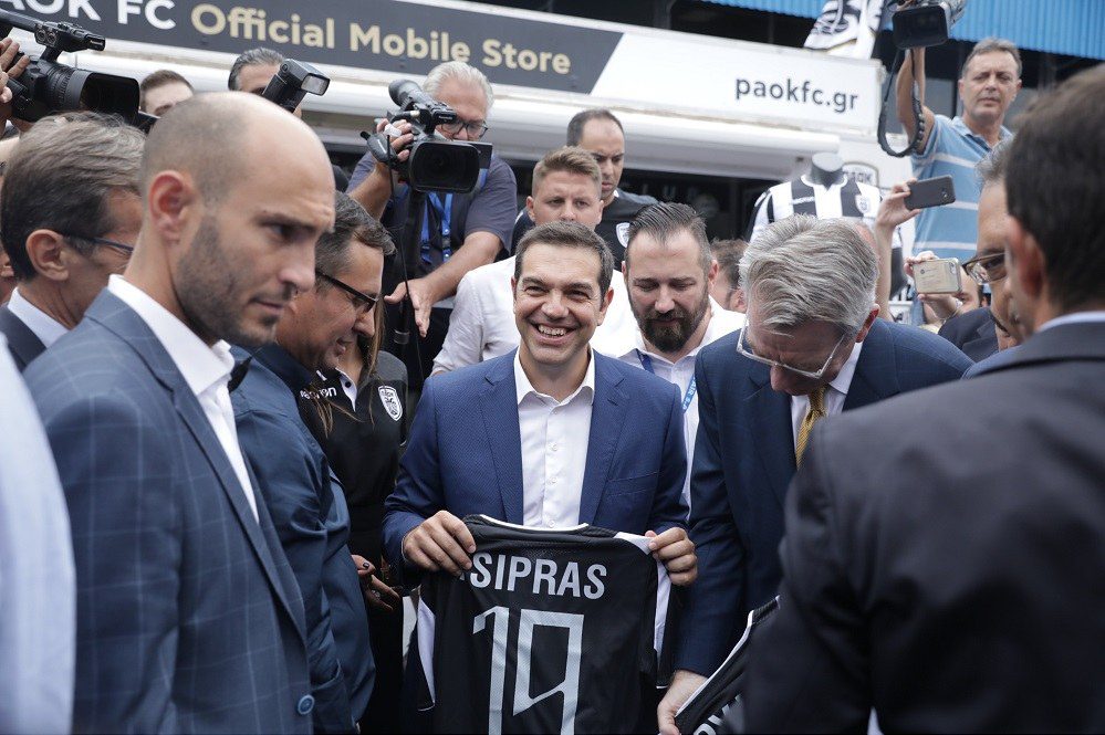 Τσίπρας στο περίπτερο του ΠΑΟΚ: «Πικραθήκατε φέτος…» (pic & vid)