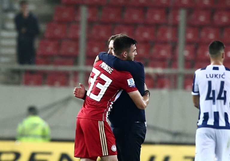 Μαρτίνς: «Μας συμπεριφέρεται διαφορετικά η διαιτησία»