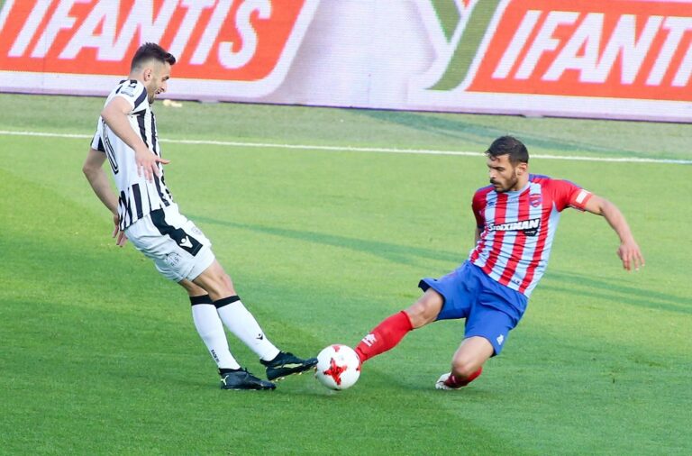 Εκτός οι Κόρμπος, Ντομίνγκες στον Πανιώνιο