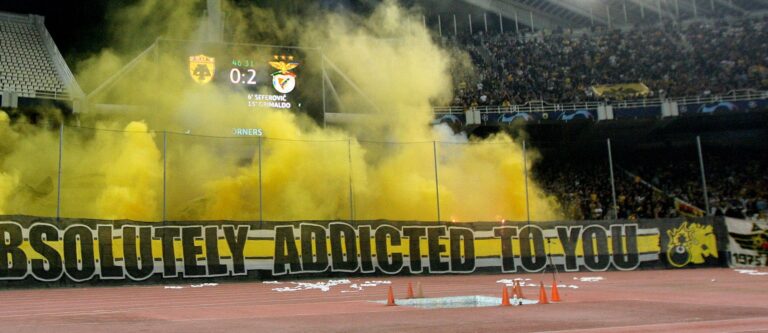 ΑΕΚ-Ολυμπιακός: Υποδοχή με… τσιρότο στον Λιβάια (vid)