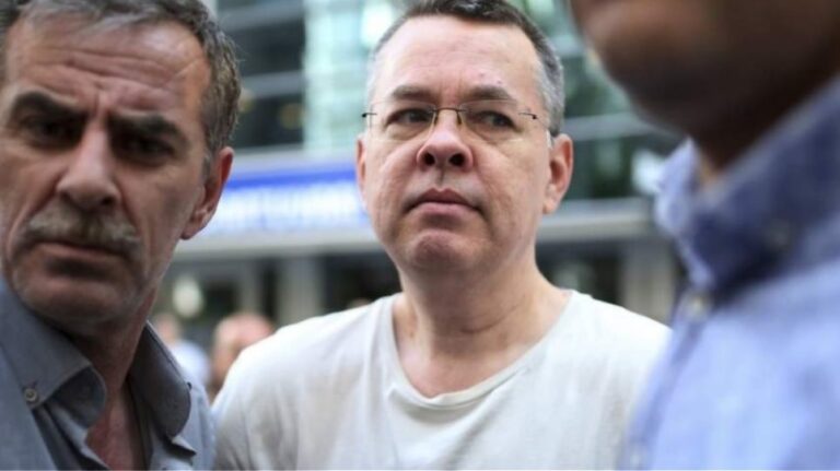 Άρχισε η δίκη του Αμερικανού πάστορα Μπράνσον