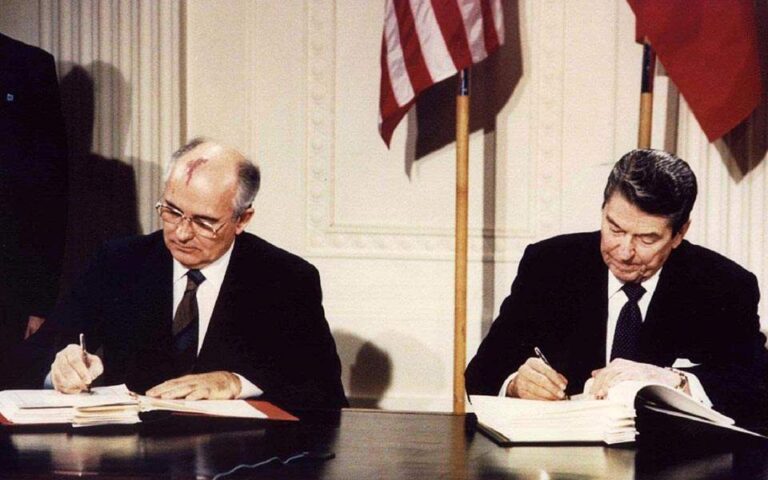 Γκορμπατσόφ: Απειλή κατά της ειρήνης η κίνηση των ΗΠΑ για τα πυρηνικά