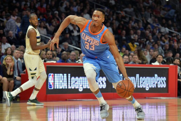 Στους Πέλικανς ο Τζόνσον, ελεύθερος ο Αζινσά