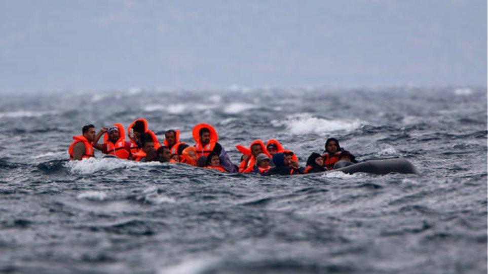 Ισπανία: Κοντά στους 700 μετανάστες διέσωσαν στη θάλασσα
