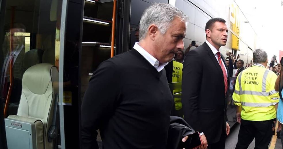 Έπος: Με τα πόδια στο «Ολντ Τράφορντ» ο Μουρίνιο! (vid)