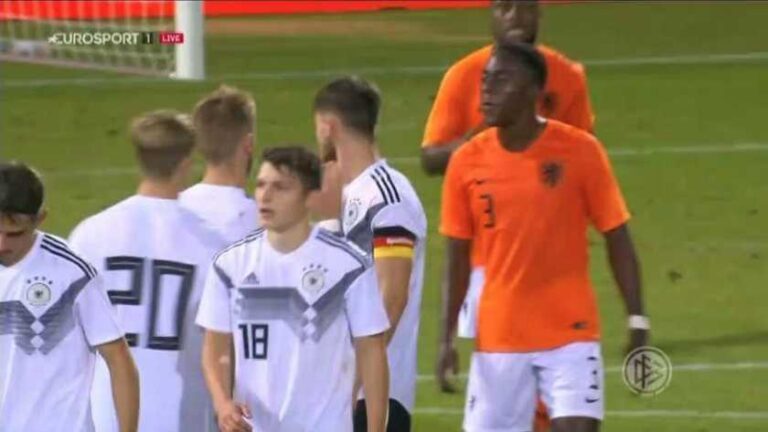 Έφτυσε αντίπαλο, τιμωρήθηκε από την ολλανδική Ομοσπονδία (vid)