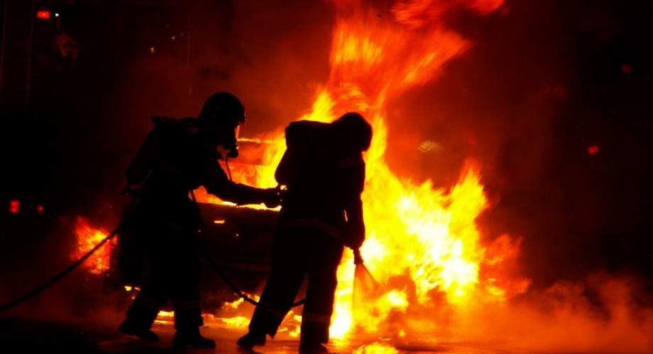 Θεσσαλονίκη: Πυρκαγιά σε σταθμευμένο όχημα