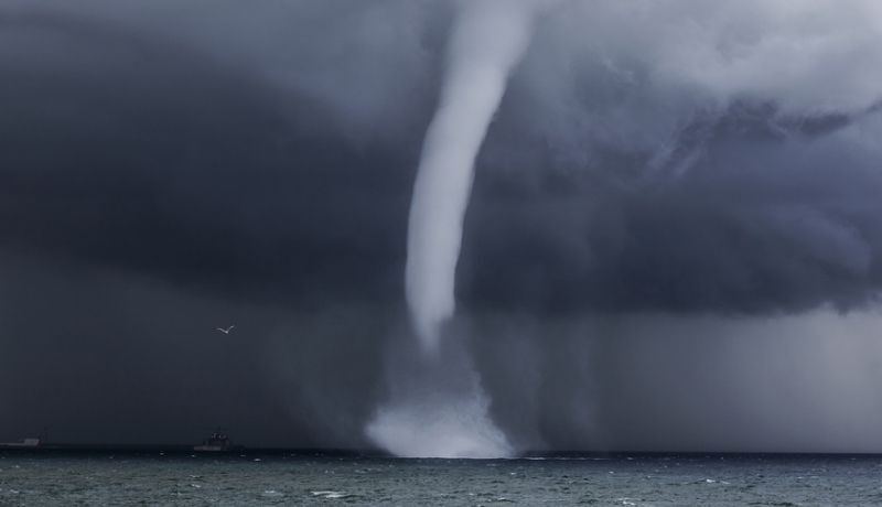 Ο τυφώνας «Ουίλα» πλησιάζει επικίνδυνα στις ακτές του Μεξικού ...