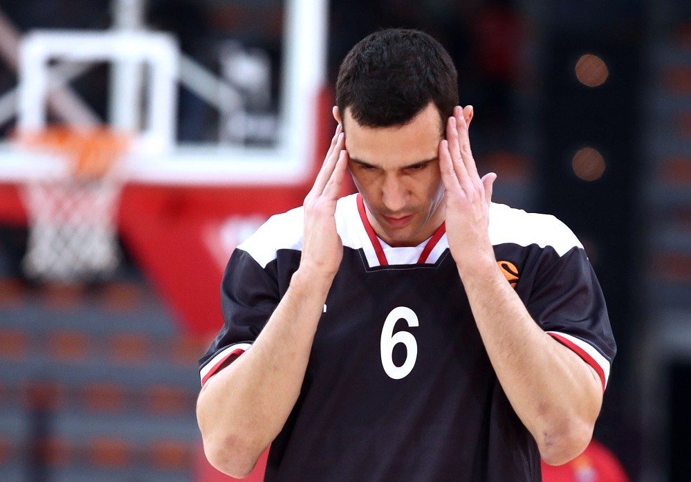 Η αφοπλιστική απάντηση του Ζήση στον Μάικ Τζέιμς (pic)