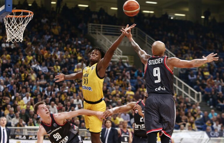 ΑΕΚ-Μπάμπεργκ: Τρίποντο πίσω από το κέντρο (vid)