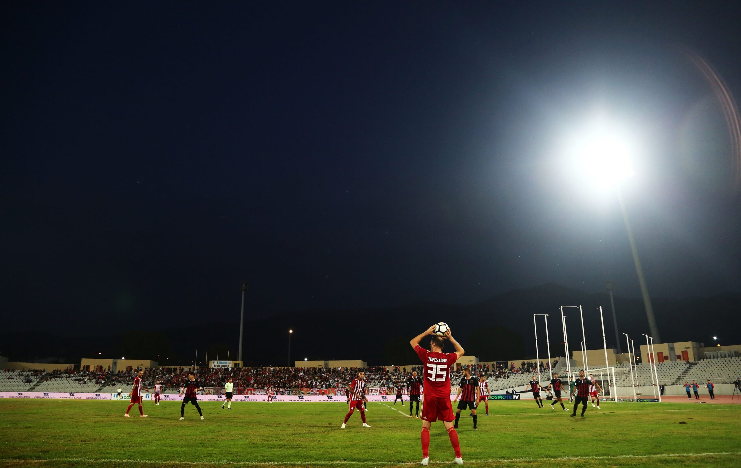 Διακοπή στο Παναχαϊκή – Ολυμπιακός λόγω επεισοδίων (vid)