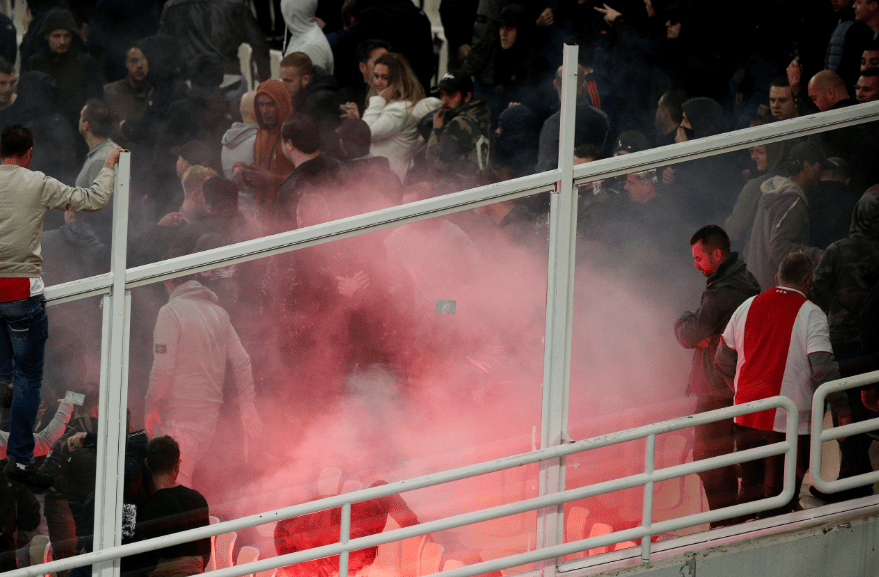 ΑΕΚ- Άγιαξ: Άγρια επεισόδια και μολότοφ στο ΟΑΚΑ (pics & vids)