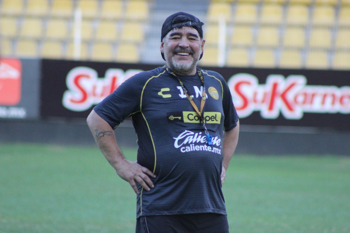 Μαραντόνα: “Κορυφαίος προπονητής ο Μουρίνιο”