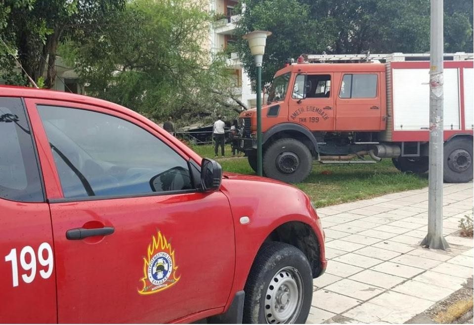 Πάτρα: Φορτηγό έπεσε πάνω σε πυροσβεστικό