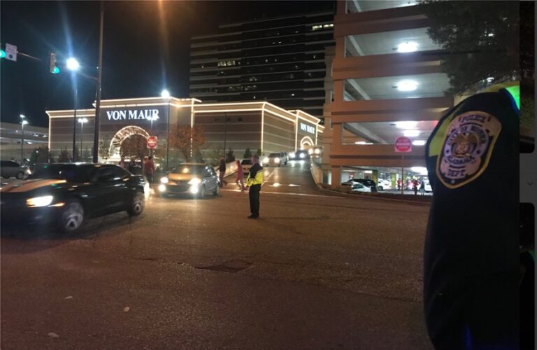 Αλαμπάμα: Τουλάχιστον τρεις τραυματίες από πυροβολισμούς σε εμπορικό, ανήμερα του «Black Friday»