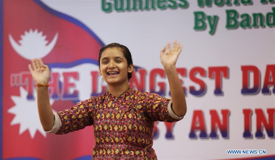 Έσπασε το ρεκόρ Γκίνες χορεύοντας 126 ώρες συνεχόμενα (vid)