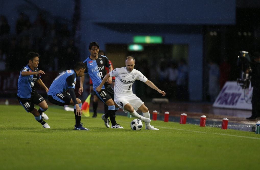 Ο Ινιέστα πασάρει και ο Ποντόλσκι σκοράρει (vid)