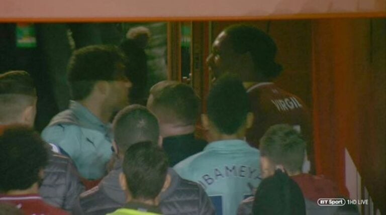 Ο Παπασταθόπουλος αρπάχθηκε με τον Φαν Ντάικ!