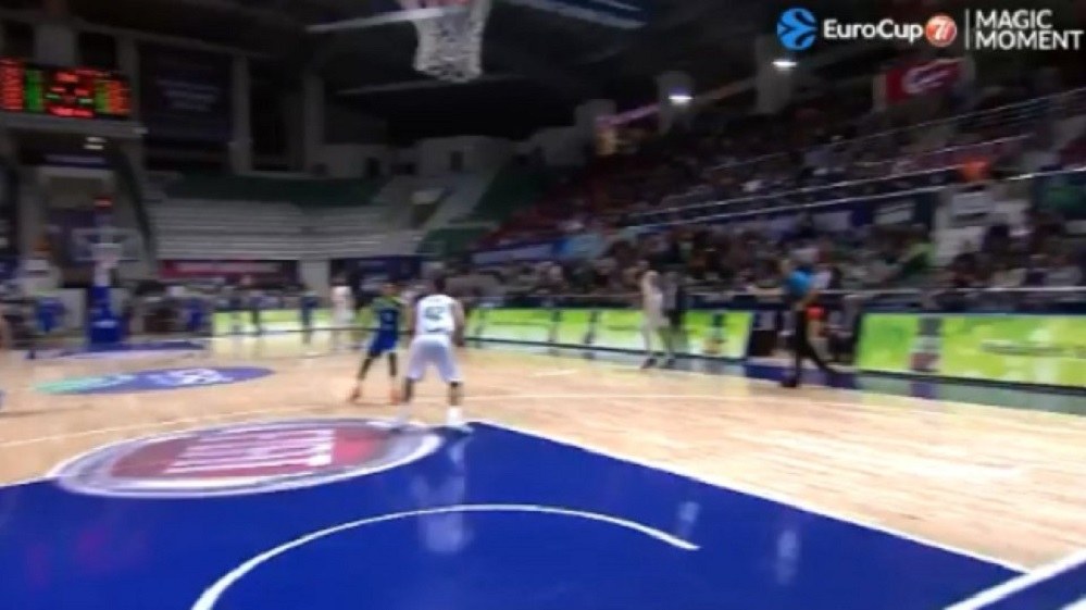 Eκπληκτικό καλάθι του Χάουαρντ στο Τόφας-Λιμόζ (vid)