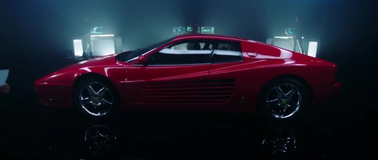 Τραγουδίστρια έχει πέντε αυτοκίνητα… Αλλά δεν ξέρει να οδηγεί (vid)