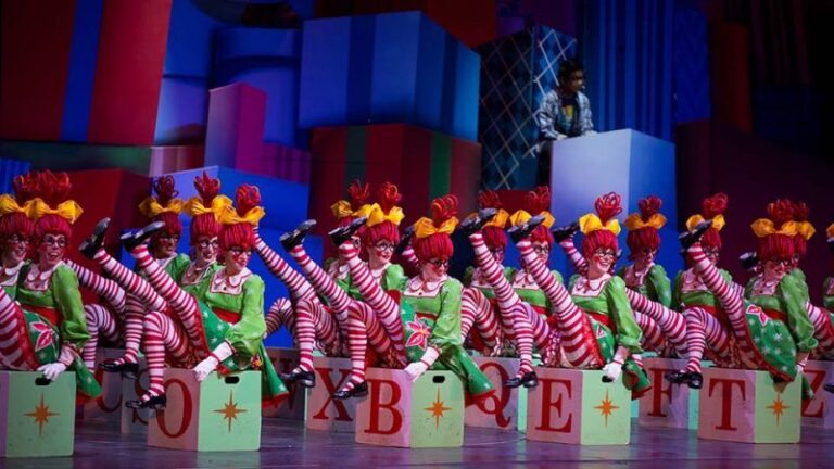 Το πιο εντυπωσιακό χριστουγεννιάτικο σόου (vid)