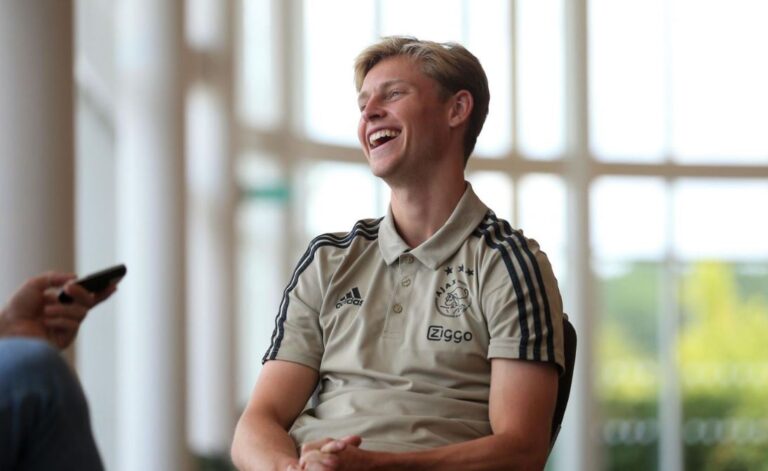 Και η Παρί Σεν Ζερμέν στο παιχνίδι για Ντε Γιονγκ